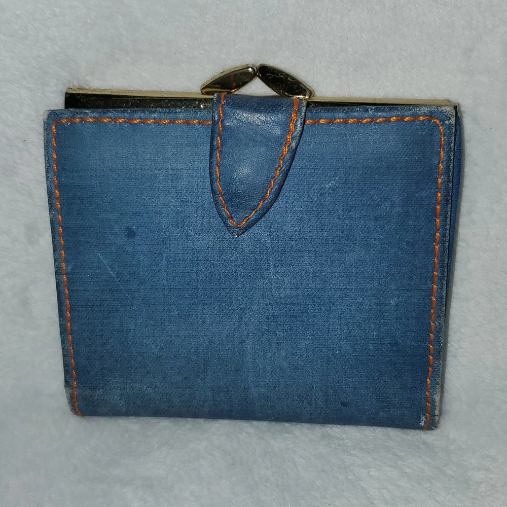 Budd Leather Compact Bifold Wallet with Coin Compartment